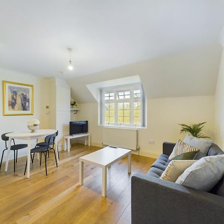 Duplex Redhill Town Centre Apt By Livingo Stays Εξωτερικό φωτογραφία