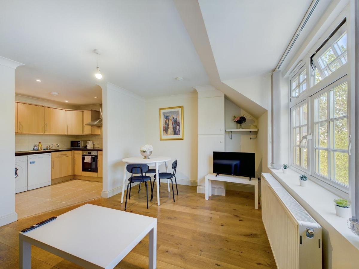 Duplex Redhill Town Centre Apt By Livingo Stays Εξωτερικό φωτογραφία