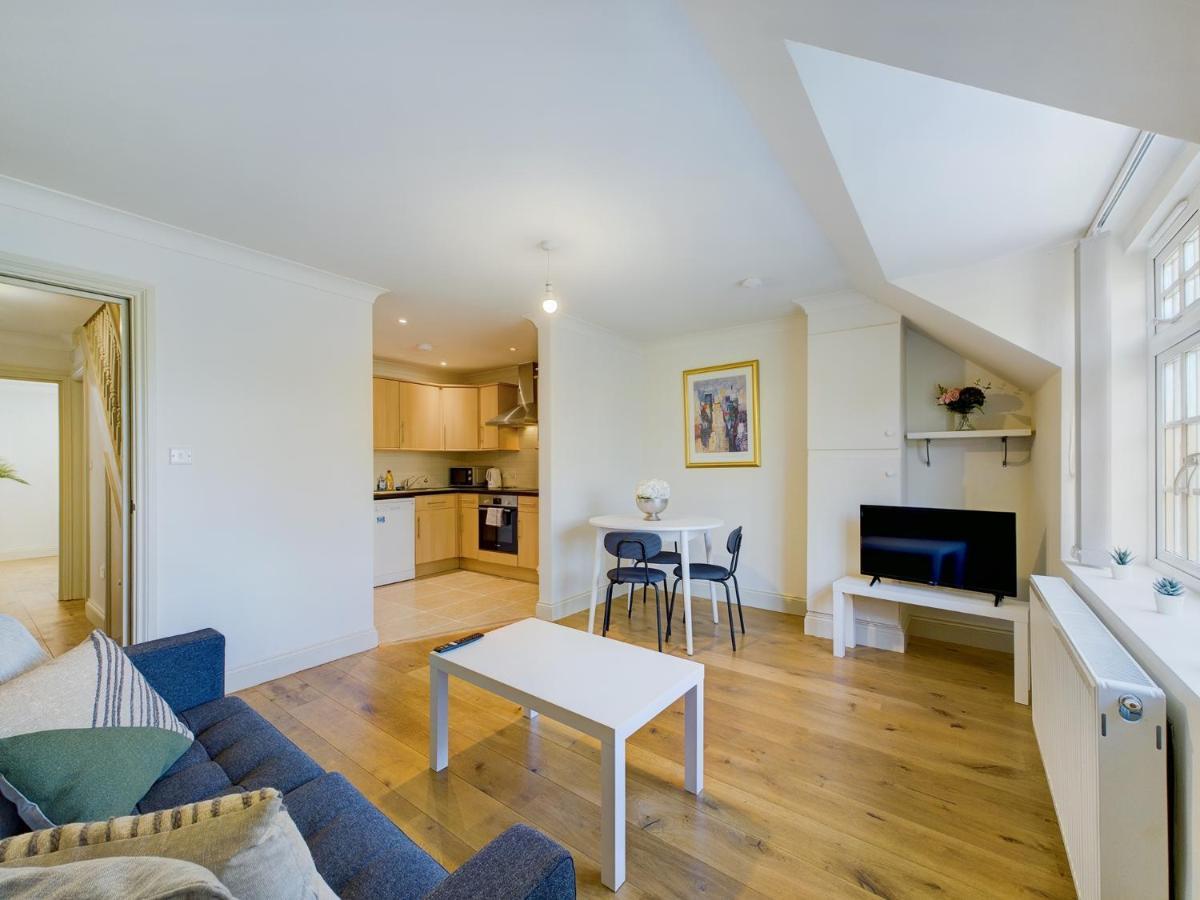 Duplex Redhill Town Centre Apt By Livingo Stays Εξωτερικό φωτογραφία