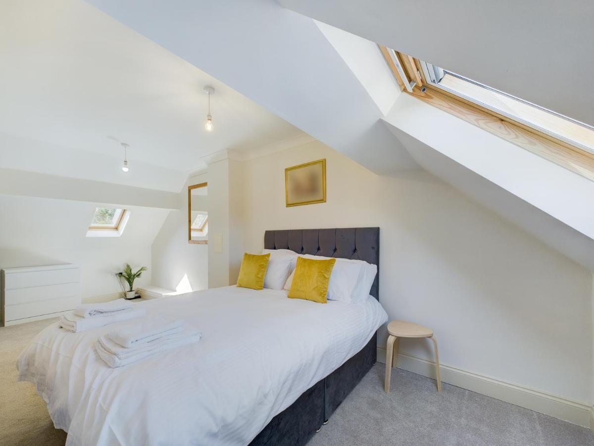 Duplex Redhill Town Centre Apt By Livingo Stays Εξωτερικό φωτογραφία